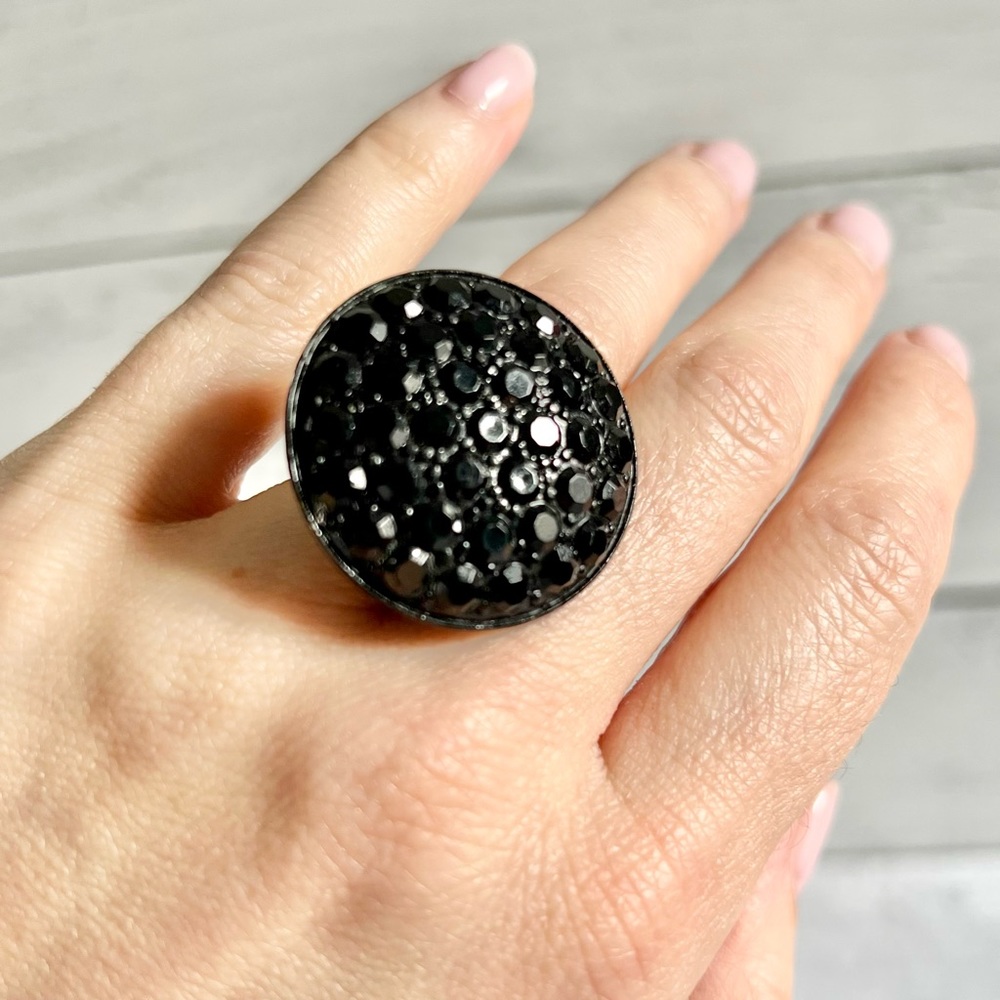 🖤 EXPRESS Black Shimmering Rhinestone Circle Ring Size 6.5 🖤